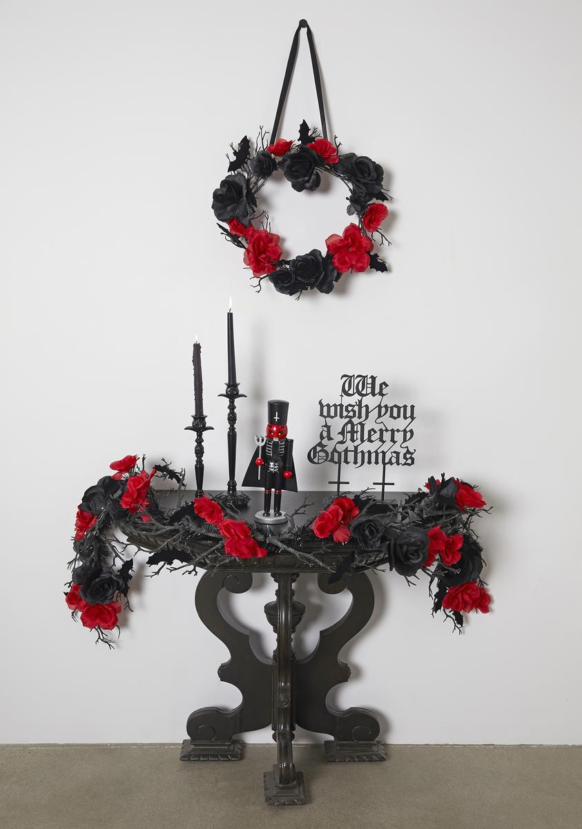 Merry And Fright Wreath - Image 4
